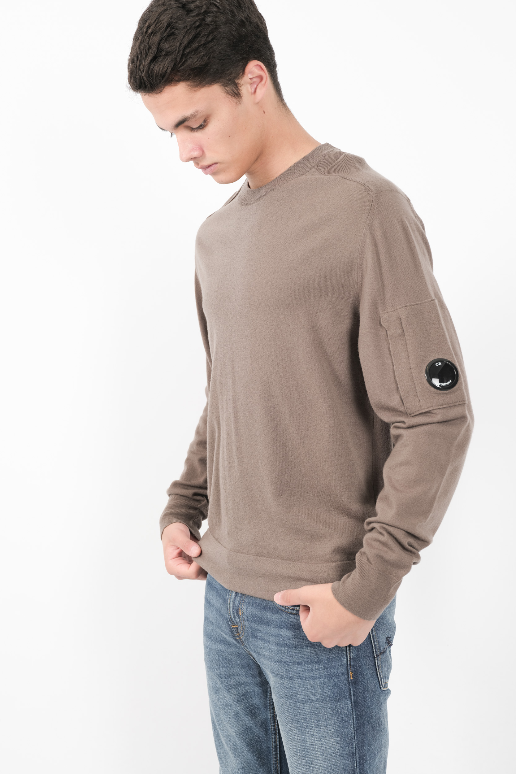  Image du produit PULL C.P COMPANY COL ROND EN LAINE MERINOS TAUPE N051A-359 - 2