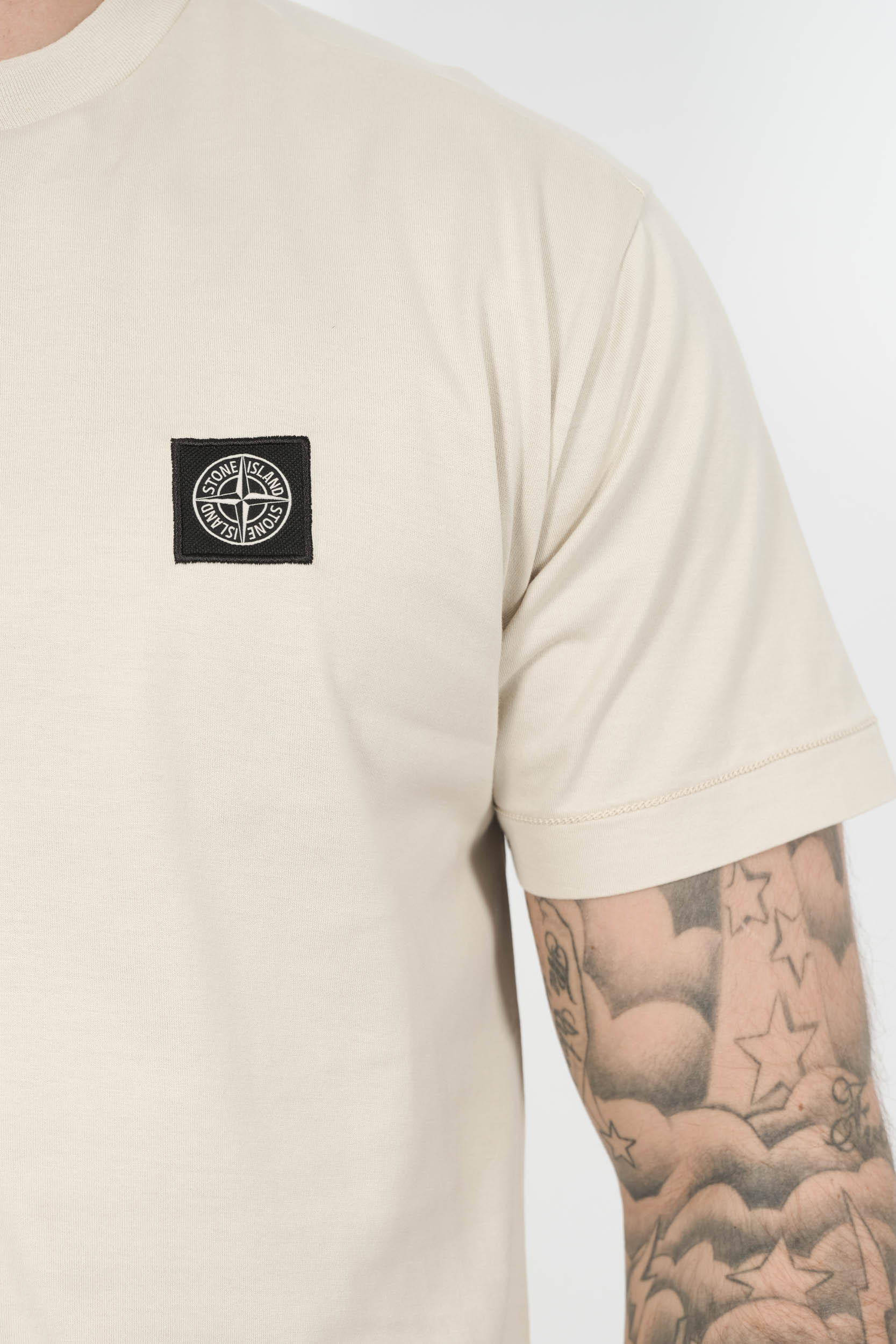 TEE-SHIRT STONE ISLAND AVEC LOGO BRODE BLANC CREME S152139S13-V0095