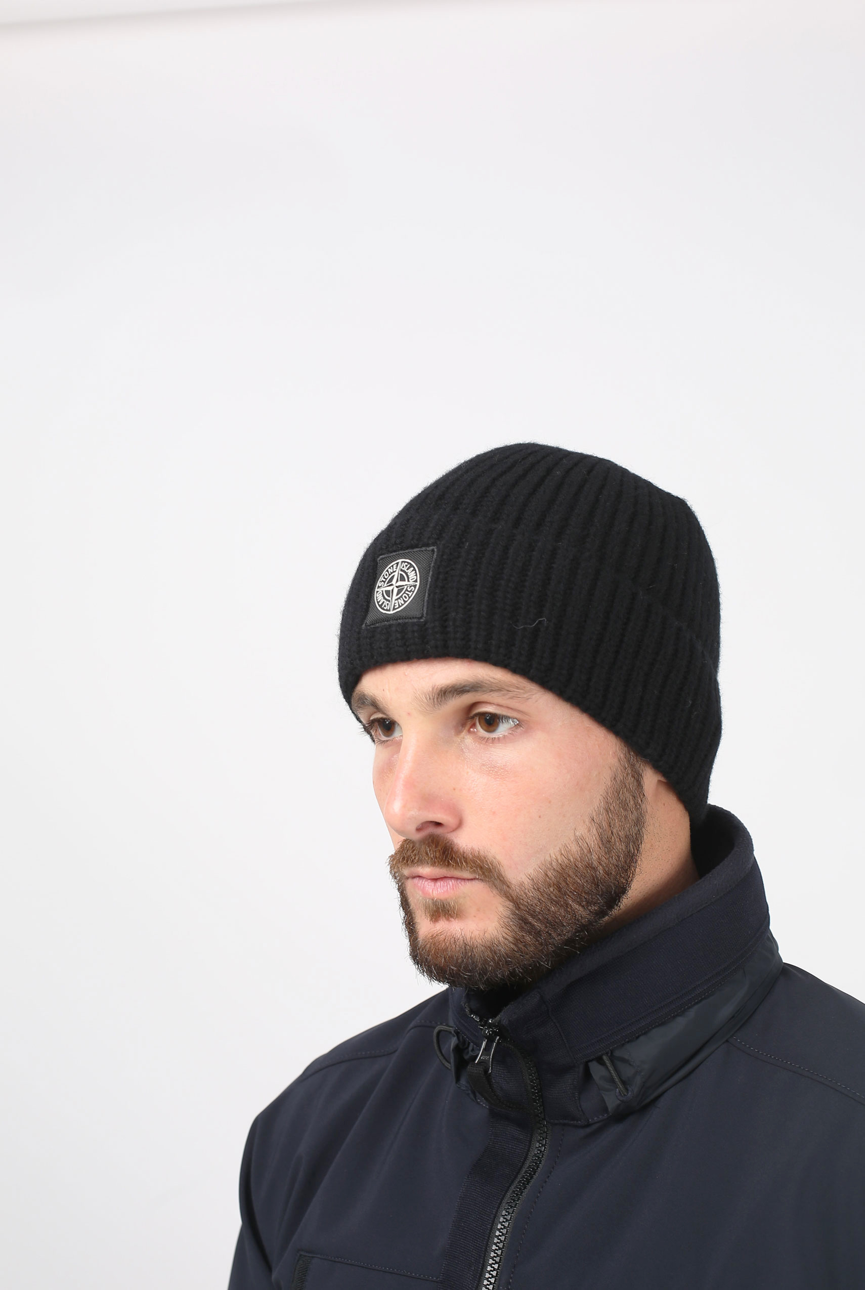 BONNET STONE ISLAND NOIR 6915N10B5-V0029