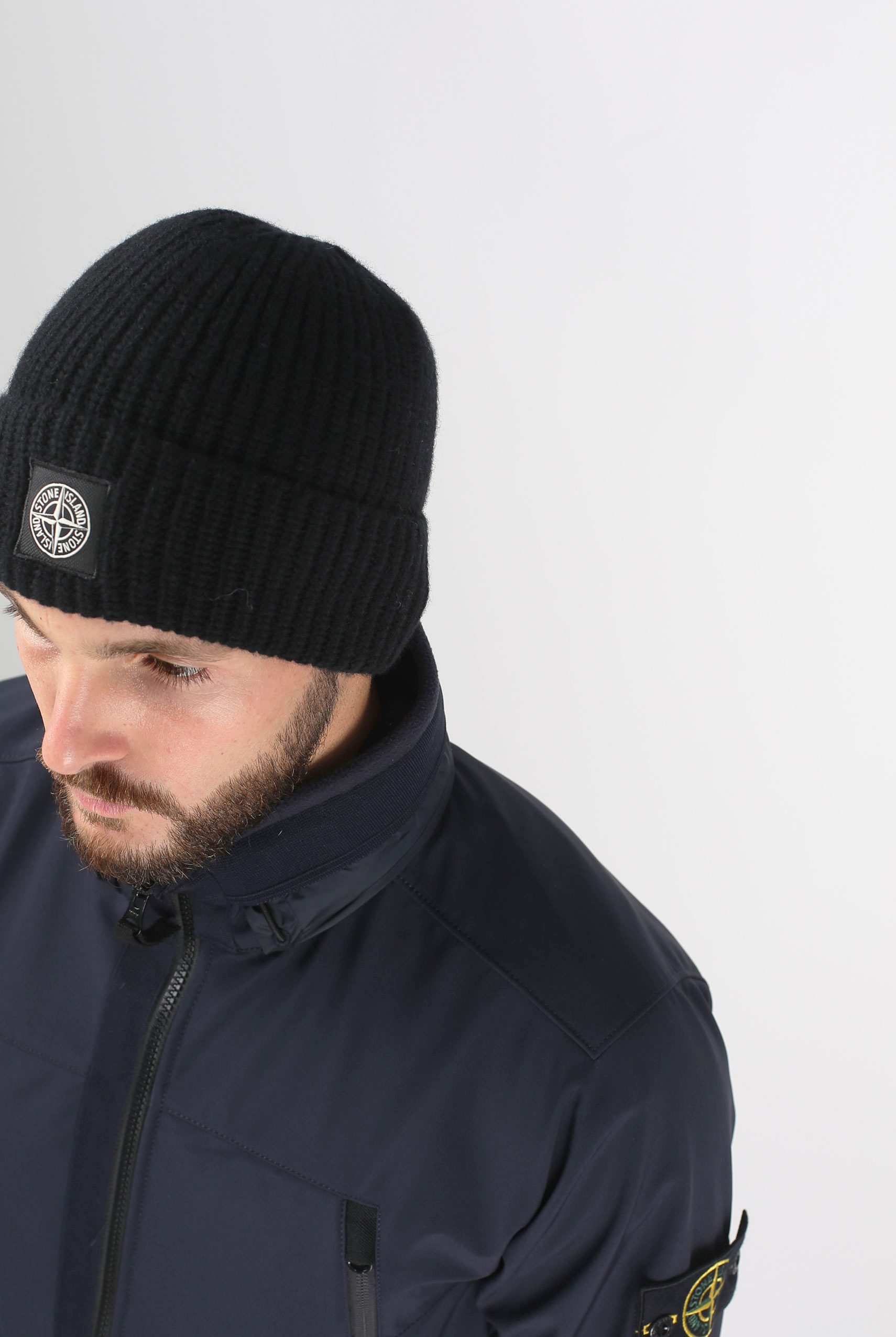 BONNET STONE ISLAND NOIR 6915N10B5-V0029