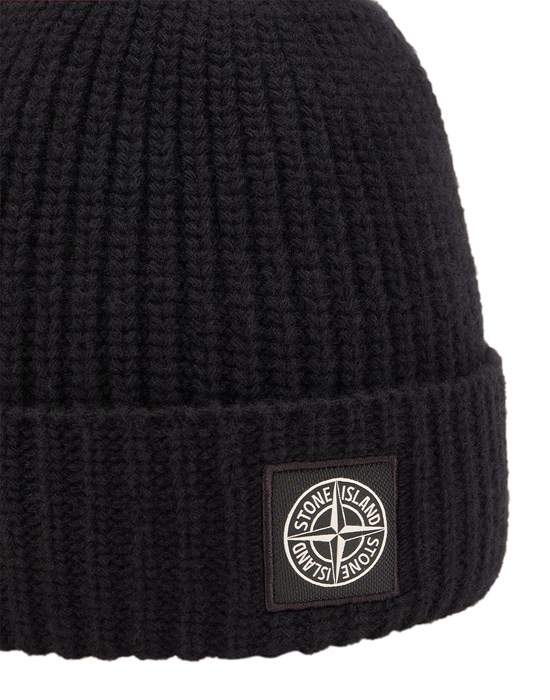 BONNET STONE ISLAND NOIR 7715N10B5-V0029