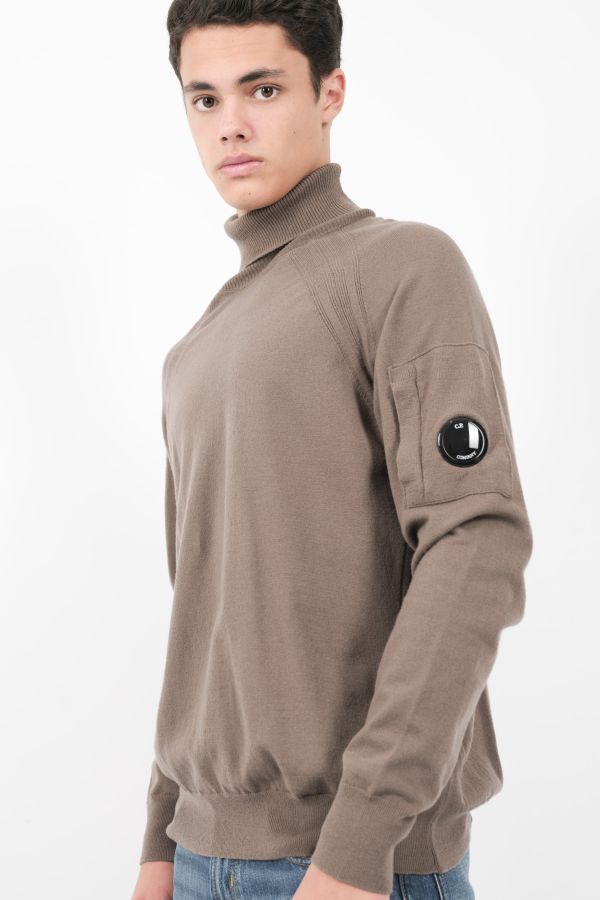 Produit PULL C.P COMPANY COL ROULE EN LAINE MERINOS TAUPE N192A-359